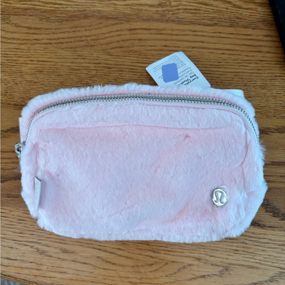 Lululemon Everywhere Belt Bag